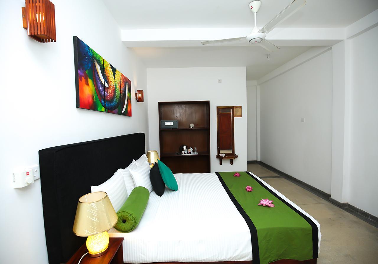 Celestial Inn Mirissa Dış mekan fotoğraf
